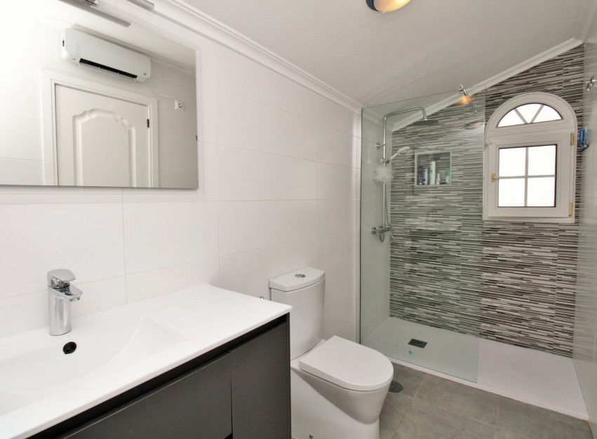 Resale - Villa - Villamartín - Los Dolses
