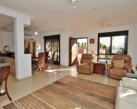 Resale - Villa - Villamartín - PAU 8
