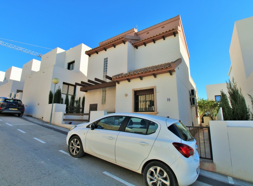 Resale - Villa - Villamartín - PAU 8