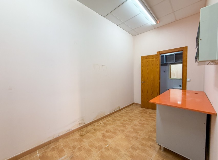 Revente - Commercial - Aguilas - Paseo Parra