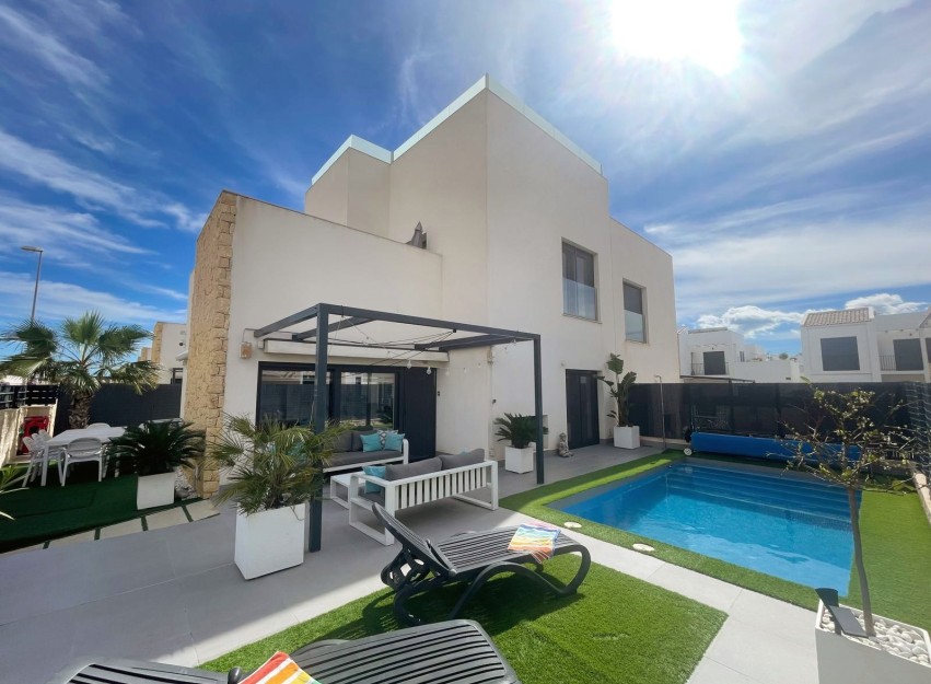 Revente - Villa - Ciudad Quesada - Pueblo Bravo