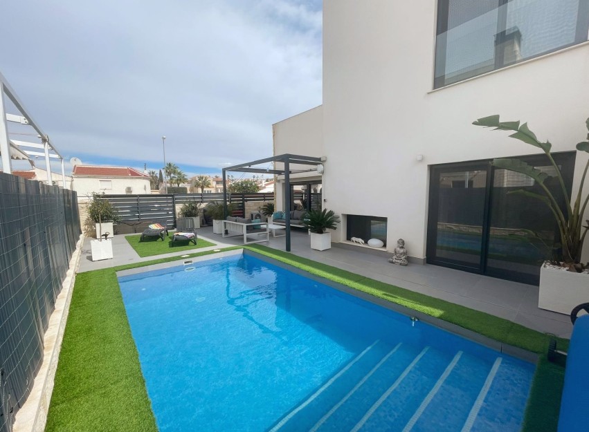 Revente - Villa - Ciudad Quesada - Pueblo Bravo
