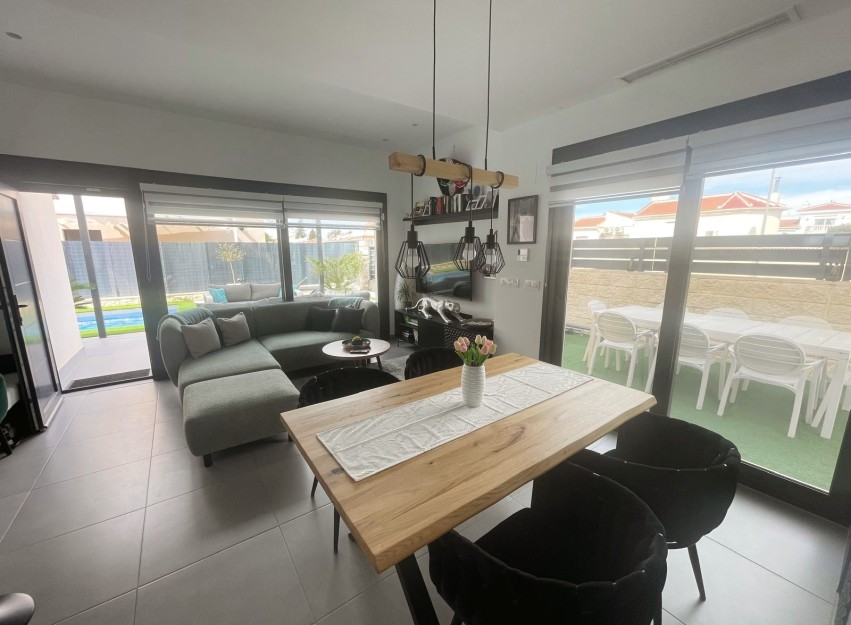Revente - Villa - Ciudad Quesada - Pueblo Bravo