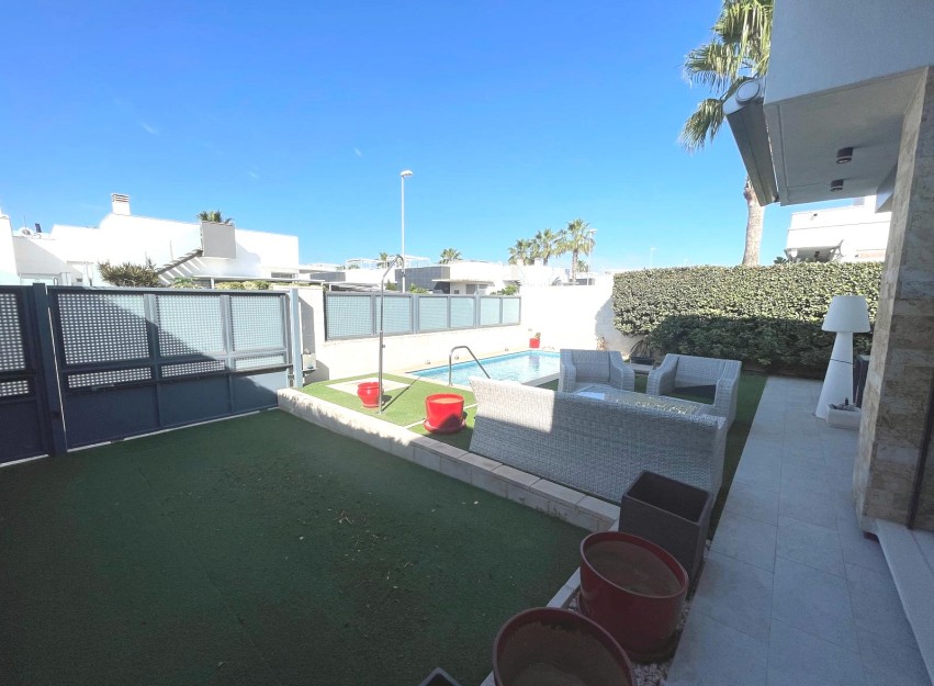 Revente - Villa - Ciudad Quesada - Pueblo Bravo