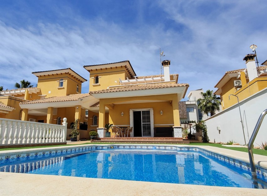 Revente - Villa - Orihuela Costa - La Zenia