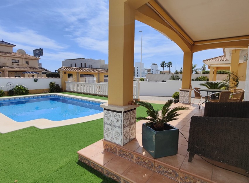 Revente - Villa - Orihuela Costa - La Zenia