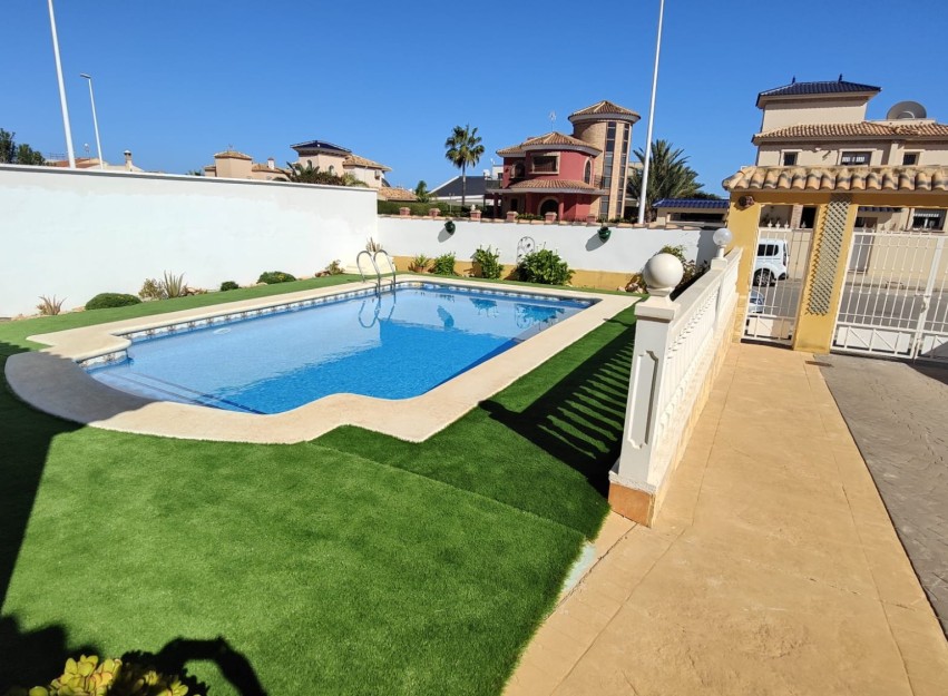 Revente - Villa - Orihuela Costa - La Zenia