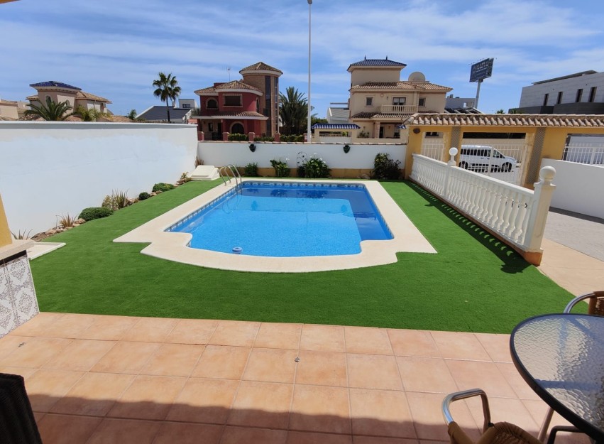 Revente - Villa - Orihuela Costa - La Zenia