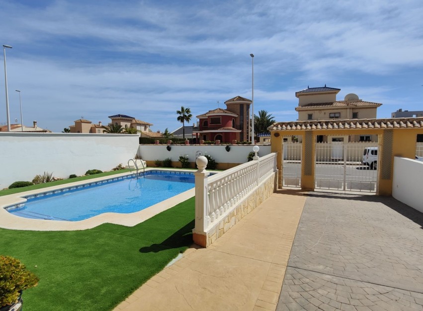 Revente - Villa - Orihuela Costa - La Zenia