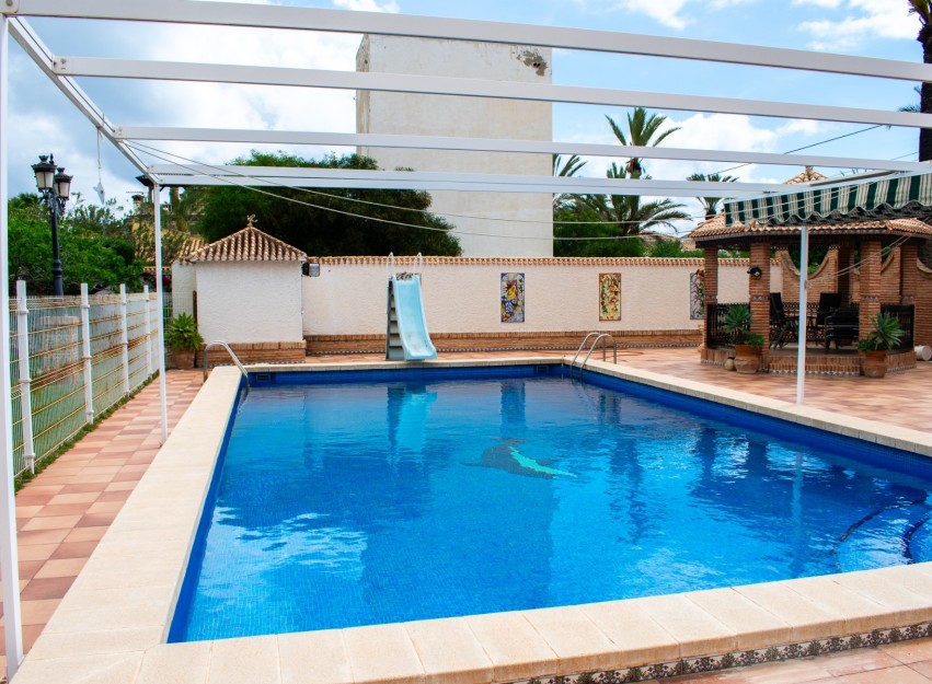 Revente - Villa - Orihuela Costa - MUY CERCA DE LA PLAYA