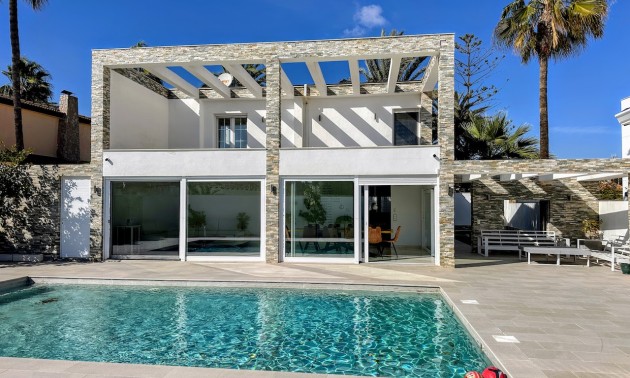 Villa - Herverkoop - Orihuela Costa - La Zenia
