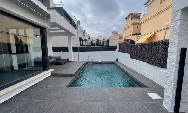 Villa - Herverkoop - Orihuela Costa - Villamartín