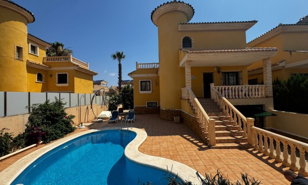 Villa - Herverkoop - Orihuela Costa - Villamartín
