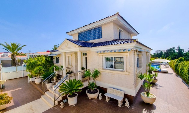 Villa - Herverkoop - Torrevieja - La Mata