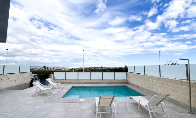 Villa - Herverkoop - Torrevieja - MM-20281