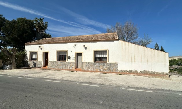 Villa - Resale - Heredades - Heredades - Village