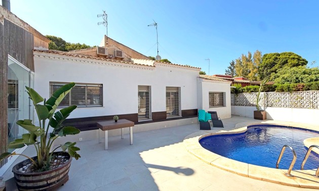 Villa - Resale - Orihuela Costa - Punta Prima