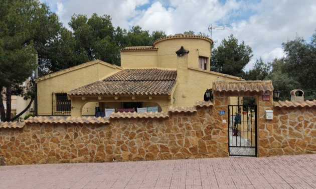 Resale - Villa - Orihuela Costa - Villamartín