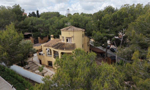 Resale - Villa - Orihuela Costa - Villamartín