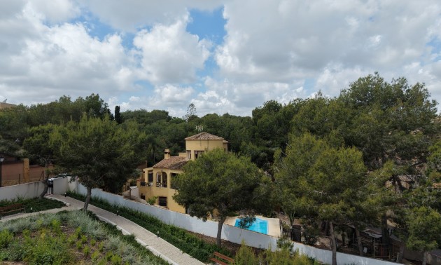 Resale - Villa - Orihuela Costa - Villamartín
