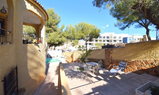 Herverkoop - Villa - Orihuela Costa - Villamartín