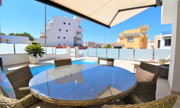 Herverkoop - Villa - Orihuela Costa - Villamartín