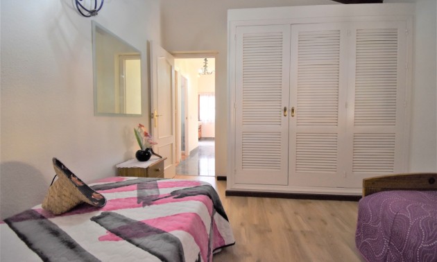 Herverkoop - Villa - Orihuela Costa - Villamartín