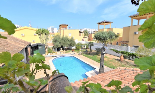 Herverkoop - Villa - Orihuela Costa - Villamartín