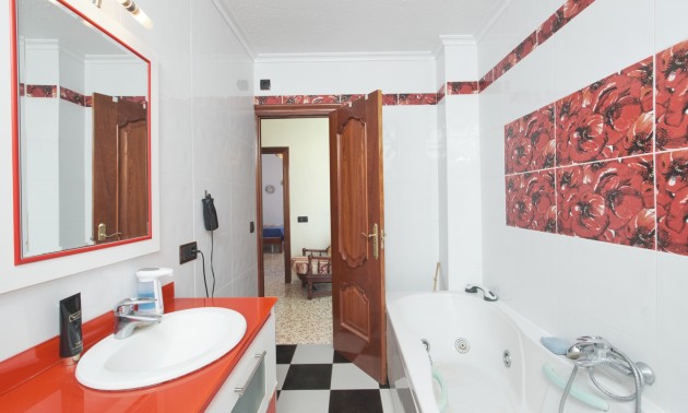 Herverkoop - Villa - Torrevieja - La Mata