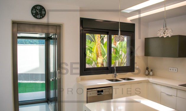 Revente - Villa - San Miguel de Salinas - Urbanizaciones
