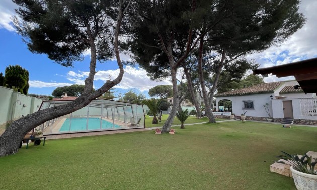 Resale - Villa - Orihuela Costa - Campoamor