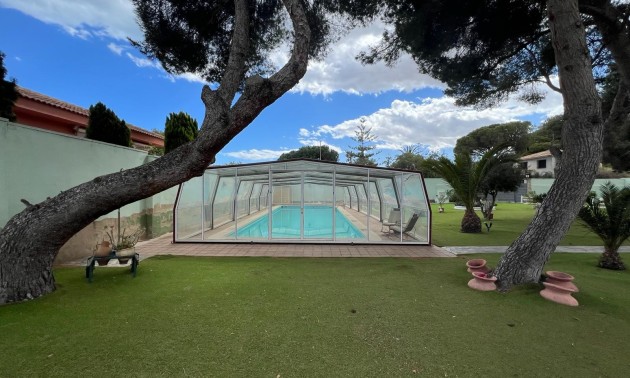 Resale - Villa - Orihuela Costa - Campoamor