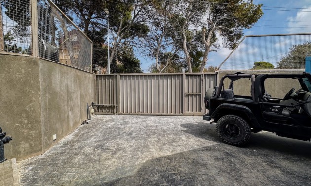 Resale - Villa - Villajoyosa
