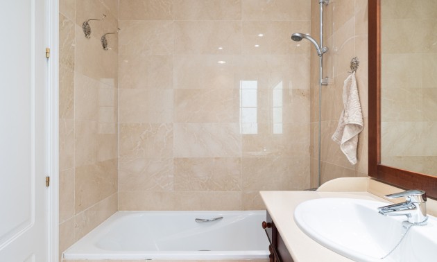 Herverkoop - Apartment - Benahavis - Los Arqueros