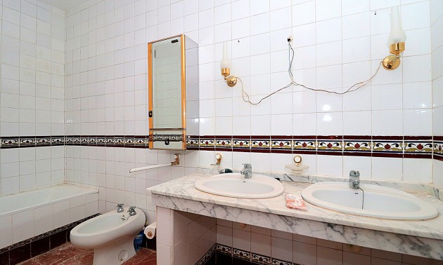 Resale - Villa - Orihuela Costa - Los Dolses