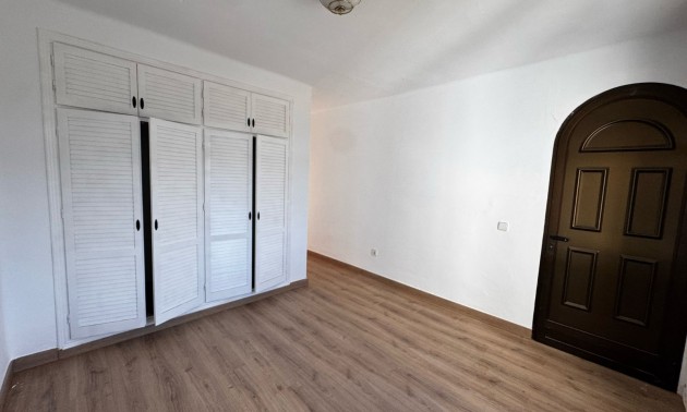 Resale - Villa - Orihuela Costa - Los Dolses