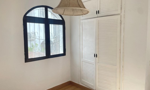 Resale - Villa - Orihuela Costa - Los Dolses