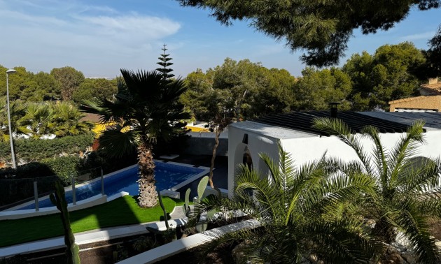 Herverkoop - Villa - Torrevieja - Los Balcones