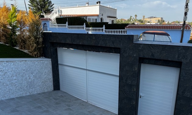 Herverkoop - Villa - Torrevieja - Los Balcones