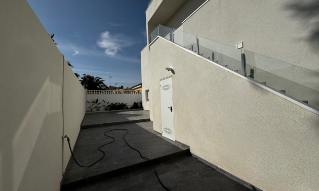 Herverkoop - Villa - Torrevieja - Los Balcones