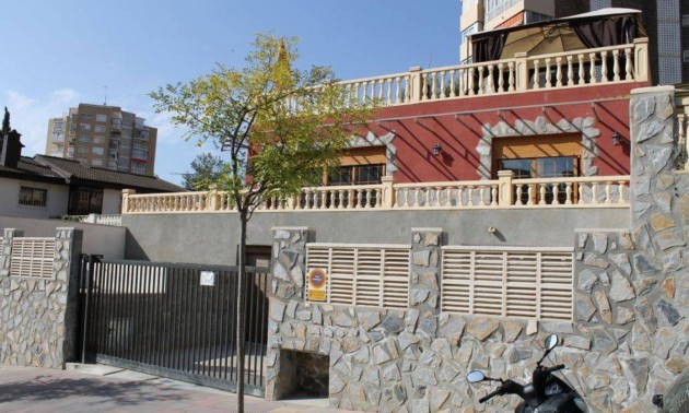 Herverkoop - Villa - Benidorm - Poniente