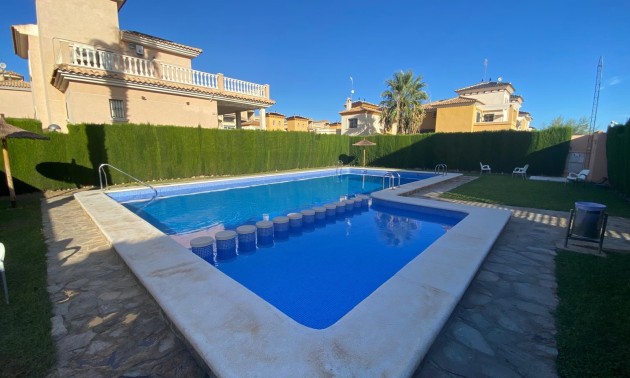 Herverkoop - Villa - Orihuela Costa - Los Altos