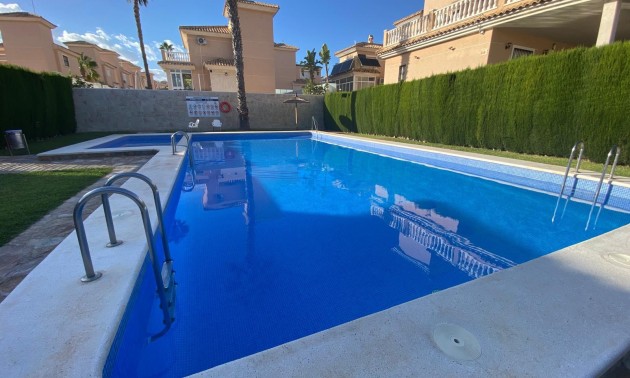 Herverkoop - Villa - Orihuela Costa - Los Altos