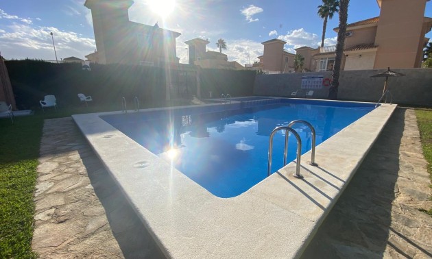 Herverkoop - Villa - Orihuela Costa - Los Altos