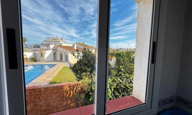 Herverkoop - Villa - Torrevieja - Punta Prima