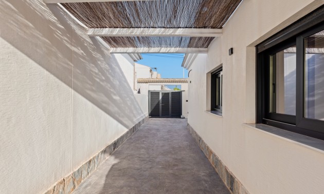 Resale - Villa - Torrevieja - El Chaparral