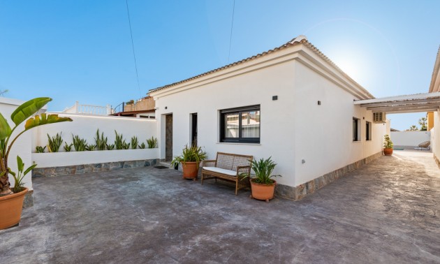 Resale - Villa - Torrevieja - El Chaparral