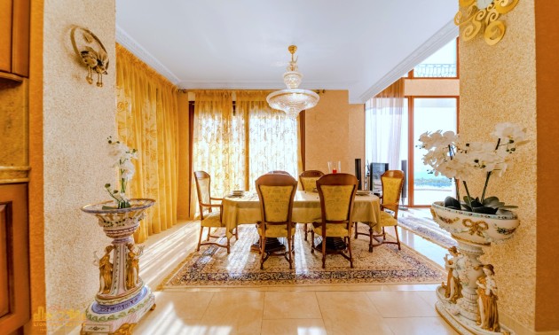 Resale - Villa - Altea