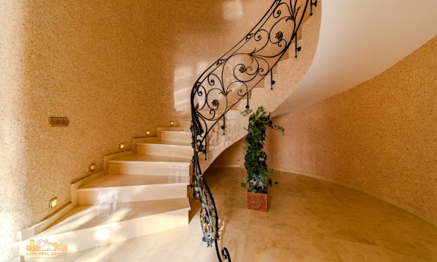 Resale - Villa - Altea