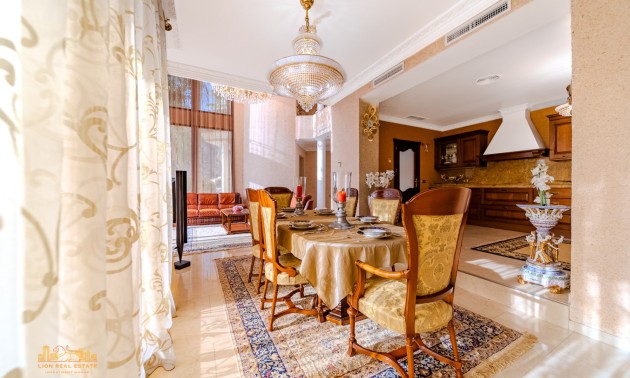 Resale - Villa - Altea